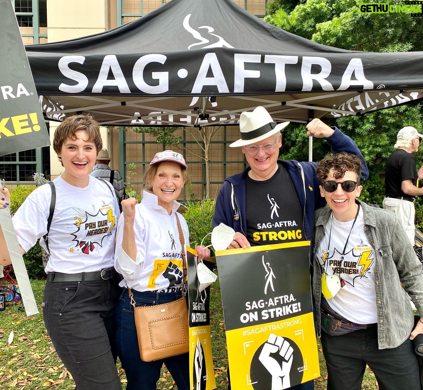 Mary Chieffo - 1.2K Likes - ⚡️SAG-AFTRA STRONG⚡️
⚡️PAY OUR HEROES!⚡️
thank you @realmichellehurd for our epic t-shirts!!
📸 @kittyswink
#sagaftrastrike #sagaftra #sagaftrastrong #payourheroes #workingactors #sagaftrafamily