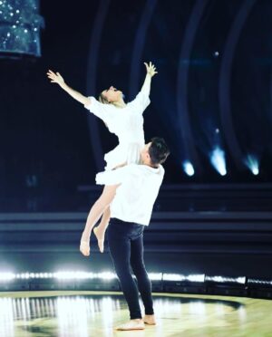 Mary Coustas Instagram - Our Grand Finale Dance - A Tribute to what it took to have my Daughter Jamie 🙏🏻 Thank you @aricyegudkin for your stunning choreography & for dancing with me. It was a deeply important dance to our family. Huge appreciation for the incredible Creative Direction of @kelleyabbey 🤍⭐️🙌🏽 Love U & Your Infinite Talents 💗 7pm Sunday. @channel7 @7plus @dancingau the heart and spontaneous dedication of the amazing @paulmalek