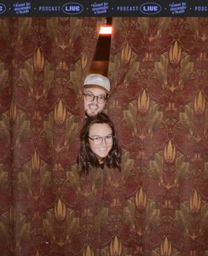 Marylène Gendron Instagram - Youhouuuu les copinanas!!! Ici Marylène et Sam au bout du fil!
 
On a tellement eu de fun à enregistrer TOUT LE MONDE S’HAÏT avec vous autres au @cabaretliondor au printemps dernier qu’on a décidé de remettre ça TOUTE L’ANNÉE 2023-2024 en prenant possession de la place pour une RÉSIDENCE MEN-SU-ELLE! Non mais, vive cette salle mythique, chaleureuse et propice aux confidences parfois coquines, parfois sexu, parfois encore plus, vous savez de quoi qu’on parle là!! C’est pratiquement un BOUDOIR aka un «petit salon élégant de dame».
 
Bref, voici un photoshoot ultra feutré, sexy, sensuel, COCHON (ok on exagère), pour accompagner le dévoilement de ces précieuses dates à ajouter à votre agenda:
 
🦁13 septembre 2023
🦁31 octobre 2023 (omg c’est Halloween)
🦁8 novembre 2023
🦁18 décembre 2023
🦁25 janvier 2024
🦁21 février 2024
🦁28 mars 2024
🦁11 avril 2024
 
Nous recevrons des invité.es différent.es à chaque date, avec toujours autant de plaisir et de rigolade, de belles gens et de belles fleurs au centre de la scène.
 
Les liens pour les billets sont dans notre BIO!
On espère vous y voir!
 
C’est signé: Féminana et Masculana x0x
 
📷: @villedepluie