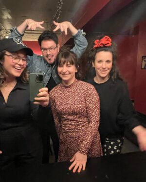 Marylène Gendron Instagram - Premier live de 2024 qui DÉCHIRE. Voitures dangereuses, seins gicleurs, se moucher des oreilles, what a night! Merci les girls! Xx
