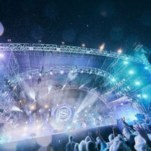 Masafumi Gotoh Instagram - 大雨のなか待ってくれてありがとう。僕らはなんとか演奏できたけれど、SEKAI NO OWARIのメンバーやファンの皆は気の毒だった。
同じ機会は得られないけれど、また別のスペシャルな瞬間や幸福が彼らにありますように。🙏

Thank you for waiting for our performance in the heavy rain.
See you!!

Photographer @tetsuyayamakawa 

#sweetloveshower #asiankunhfugeneration #mtfuji