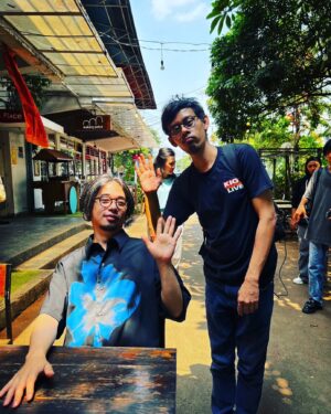 Masafumi Gotoh Instagram - ビデオの撮影。そしてレコードを買いに市内へ。

#jakarta #indonesia #asiankungfugeneration #gotch