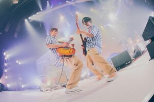 Masafumi Gotoh Instagram - ASIAN KUNG-FU GENERATION 
at 日本青年館

JohnとPaulやヒロトとマーシーには程遠いけど、Gotchと建さん。10代からの腐れ縁。

Photographer @tetsuyayamakawa 

#asiankungfugeneration #tokyo #tour #akg #indierock