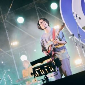 Masafumi Gotoh Instagram - 大雨のなか待ってくれてありがとう。僕らはなんとか演奏できたけれど、SEKAI NO OWARIのメンバーやファンの皆は気の毒だった。
同じ機会は得られないけれど、また別のスペシャルな瞬間や幸福が彼らにありますように。🙏

Thank you for waiting for our performance in the heavy rain.
See you!!

Photographer @tetsuyayamakawa 

#sweetloveshower #asiankunhfugeneration #mtfuji