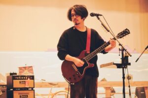 Masafumi Gotoh Instagram - 近影。at 鎌倉芸術館。

Photographer @tetsuyayamakawa 

#asiankungfugeneration #kamakura #tour #indierock #japan