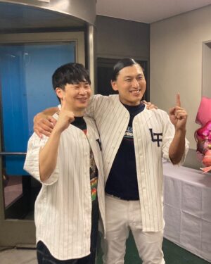 Masayasu Wakabayashi Instagram - #オードリーday
なんだこの写真終わった直後でテンション上がりすぎてて全然覚えてない
今日ぐらいはな

東京ドーム、ライブビューイング、配信のみなさん、
大きくて深いトゥースを本当にありがとう
#オードリーのオールナイトニッポンin東京ドーム
