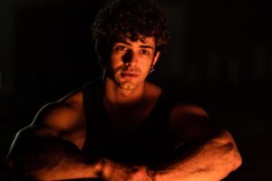 Massimiliano Caiazzo Instagram - Facciamo arrivare sto faló da record anche sta sera alle 21:20 su 
@instarai2 

@sabrinacirillo84 
@picomedia.official 

#marefuori3 #marefuori #rai2 #raiplay