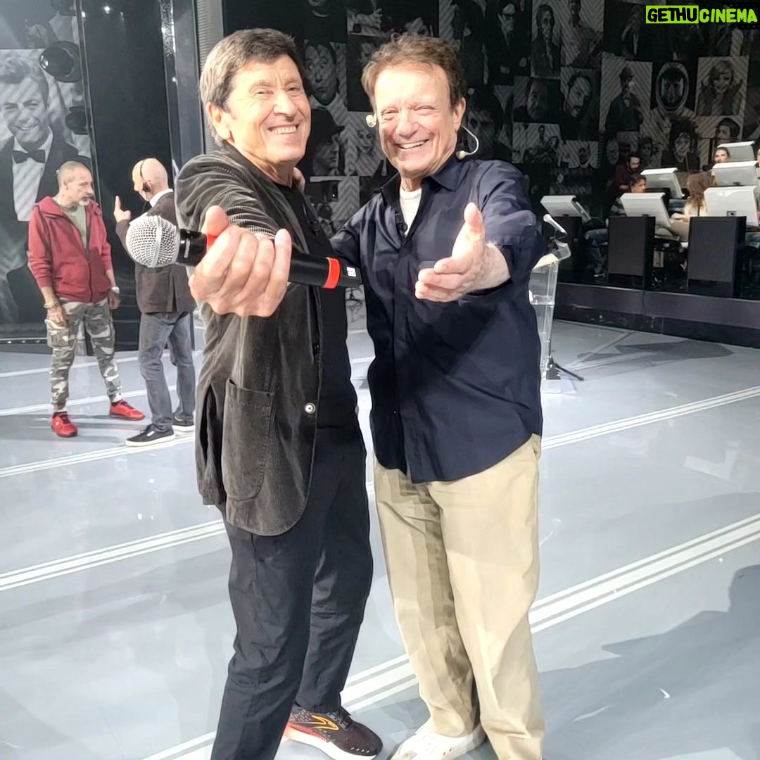 Massimo Ranieri - 7.3K Likes - A stasera!
#tuttiisogniancorainvolo
@morandi_official
