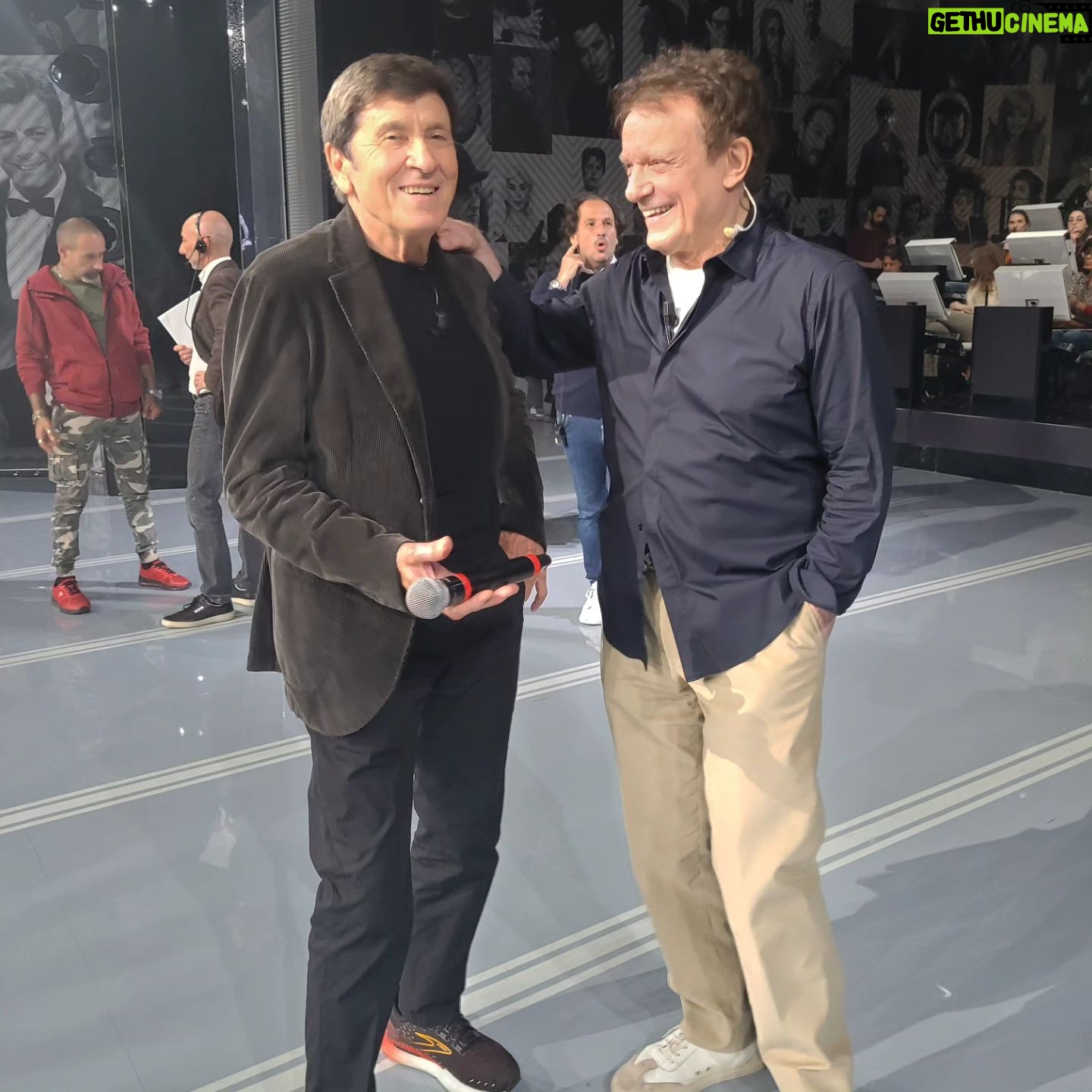 Massimo Ranieri - 5.2K Likes - Con i meravigliosi amici e ospiti della prima puntata e pronti per la seconda tra due giorni! Sempre su @rai1official
#tuttiisogniancorainvolo
@rociommorales