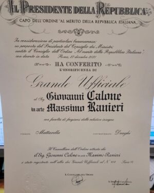 Massimo Ranieri Instagram - Ieri ho avuto l'onore di ricevere dal Prefetto Bruno Frattasi l'onorificenza di Grande Ufficiale della Repubblica Italiana. Questa cosa mi ha veramente commosso, mai mi sarei aspettato di ricevere un tale riconoscimento e voglio condividerlo con voi...🤩🤩🤩