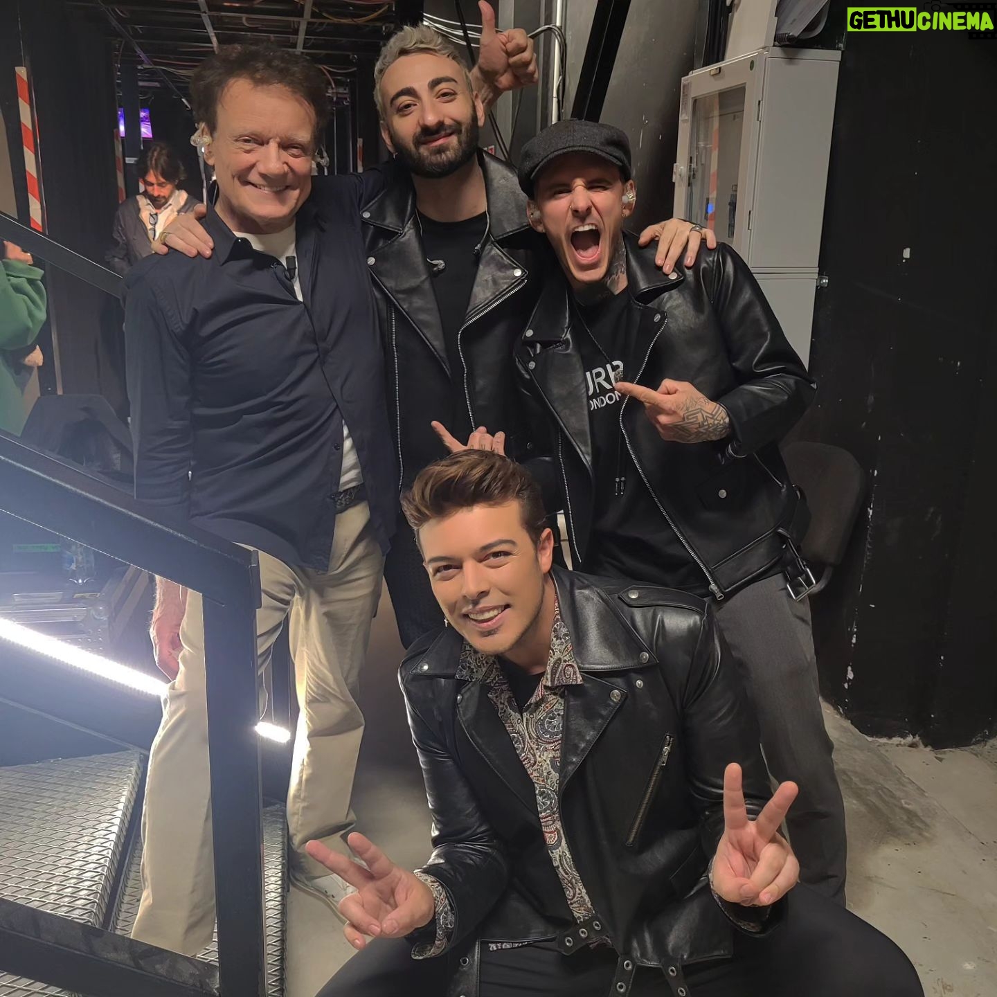 Massimo Ranieri - 5.2K Likes - Con i meravigliosi amici e ospiti della prima puntata e pronti per la seconda tra due giorni! Sempre su @rai1official
#tuttiisogniancorainvolo
@rociommorales