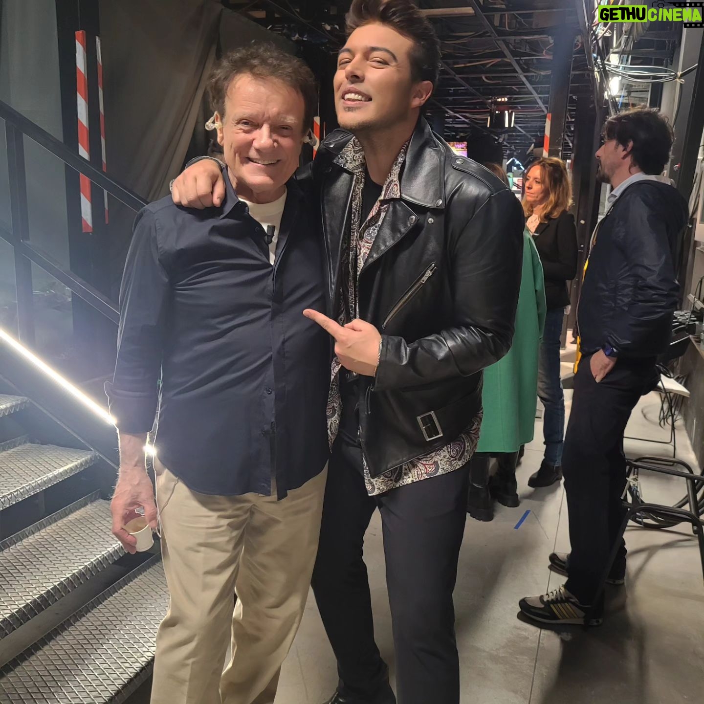 Massimo Ranieri - 5.2K Likes - Con i meravigliosi amici e ospiti della prima puntata e pronti per la seconda tra due giorni! Sempre su @rai1official
#tuttiisogniancorainvolo
@rociommorales