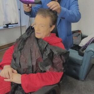 Massimo Ranieri Instagram - Ci stiamo preparando per il 26, forse per i capelli potremo aspettare ancora un po', ma anche il parrucchiere è impaziente! - 2 giorni
#tuttiisogniancorainvolo