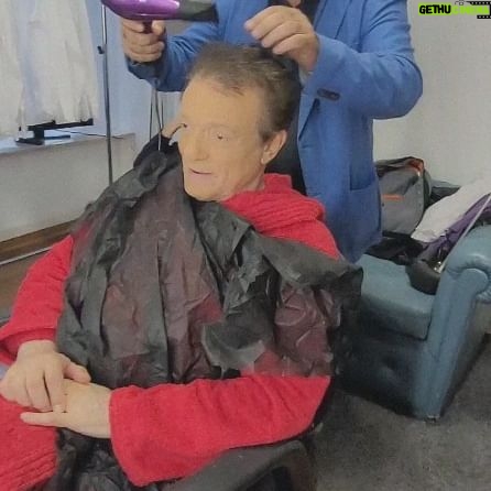Massimo Ranieri - 7K Likes - Ci stiamo preparando per il 26, forse per i capelli potremo aspettare ancora un po', ma anche il parrucchiere ĆØ impaziente! - 2 giorni
#tuttiisogniancorainvolo