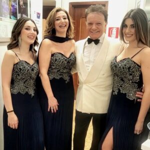 Massimo Ranieri Instagram - Momenti di grande gioia!!#sanremo2023 

@sanremorai 
@tananaimusica 
@j.axofficial 
@colapesce 
@dimartinoofficial 
@albano_official_