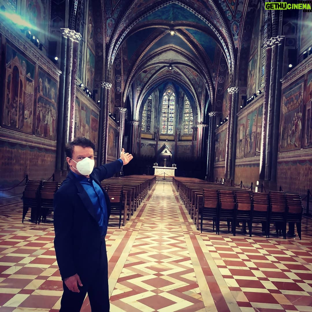 Massimo Ranieri - 6.3K Likes - Guardate che meraviglia ... Assisi ...
#conilcuorenelnomedifrancesco #assisi #sanfrancesco #solidarietĆ #conilcuore21 @rai1official #donate #45515