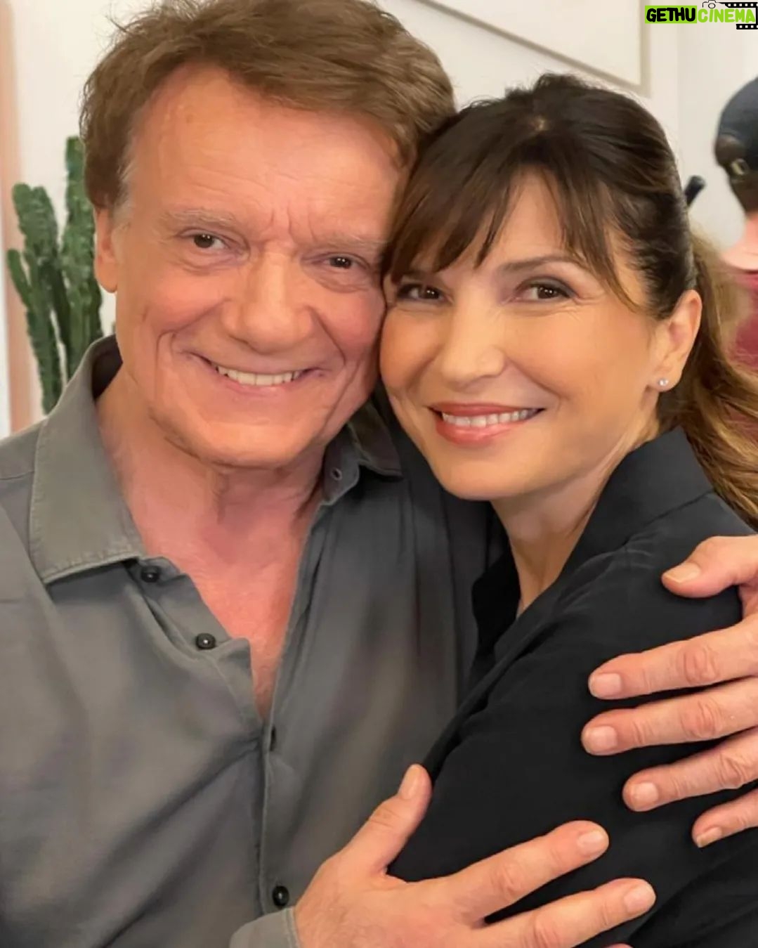 Massimo Ranieri - 12.2K Likes - Finalmente posso dirvelo, sono iniziate le riprese de #lavocechehaidentro nuova serie che andrĆ in onda su #canale5 prodotta da @luckyred , con la regia di Eros Puglielli e con la meravigliosa @mariapiacalzone al mio fianco. Non vedo l'ora che lo vediate!