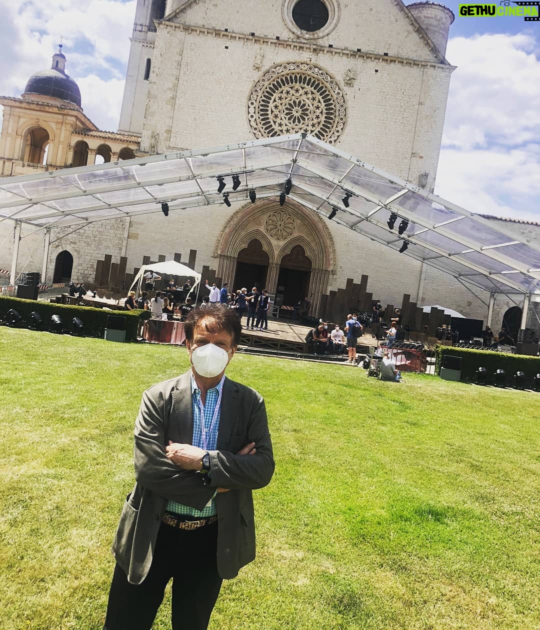 Massimo Ranieri - 5K Likes - Eccomi arrivato ad Assisi!!!
#conilcuorenelnomedifrancesco #solidarietĆ #assisiitaly @rai1official #conilcuore #sanfrancesco