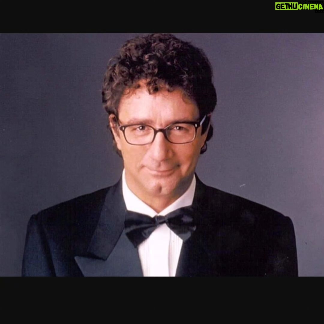 Massimo Ranieri - 10.7K Likes - Ciao Francesco, anche se siamo stati per pochi minuti "rivali" nel festival di Sanremo del 1988, rimarrai sempre nel mio cuore.
Grazie per la tua leggerezza, simpatia e ironia che ci hai regalato attraverso i tuoi film.
R.I.P. ā¤ļø