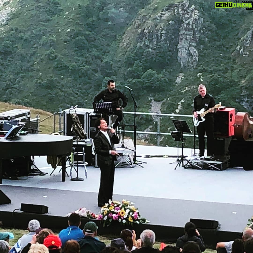 Massimo Ranieri - 4.5K Likes - Cantare a mezzogiorno a 2000 metri ĆØ stata un'esperienza più unica che rara...grazie a tutti voi per la bellissima mattinata!!!ā¤ā¤ā¤
#cantaretralenuvole #monviso #vivalospettacolodalvivo @polifonici_del_marchesato #experience