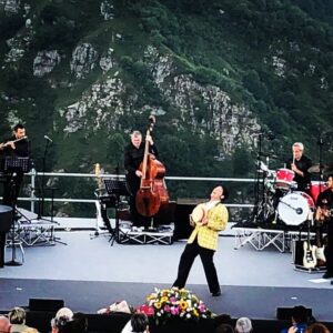 Massimo Ranieri Instagram - Cantare a mezzogiorno a 2000 metri  è stata un'esperienza più  unica che rara...grazie a tutti voi per la bellissima mattinata!!!❤❤❤

#cantaretralenuvole #monviso #vivalospettacolodalvivo  @polifonici_del_marchesato #experience