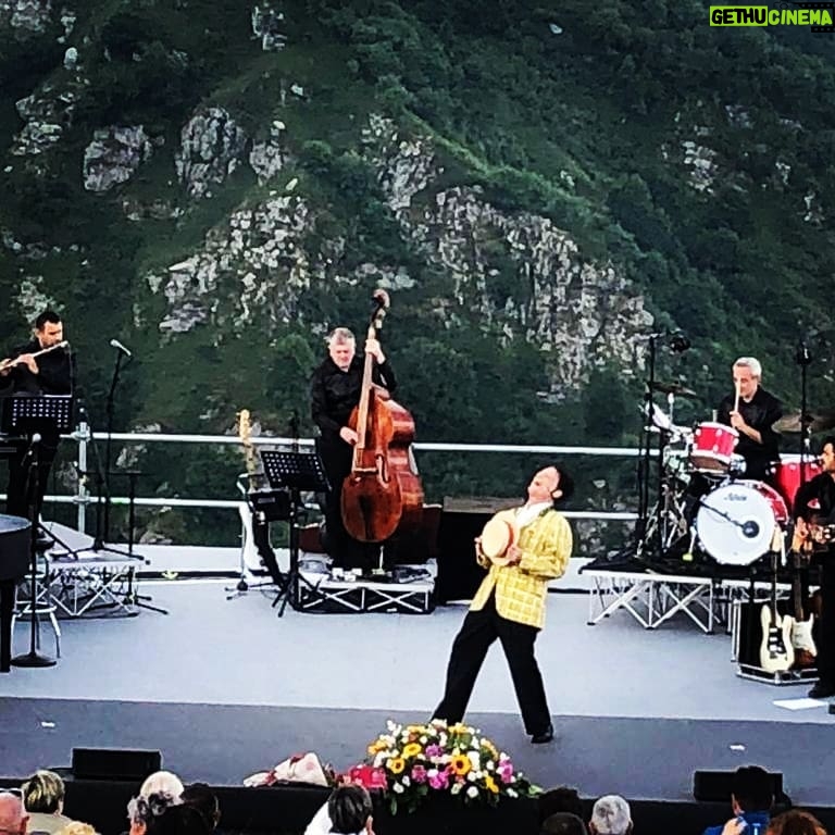 Massimo Ranieri - 4.5K Likes - Cantare a mezzogiorno a 2000 metri ĆØ stata un'esperienza più unica che rara...grazie a tutti voi per la bellissima mattinata!!!ā¤ā¤ā¤
#cantaretralenuvole #monviso #vivalospettacolodalvivo @polifonici_del_marchesato #experience