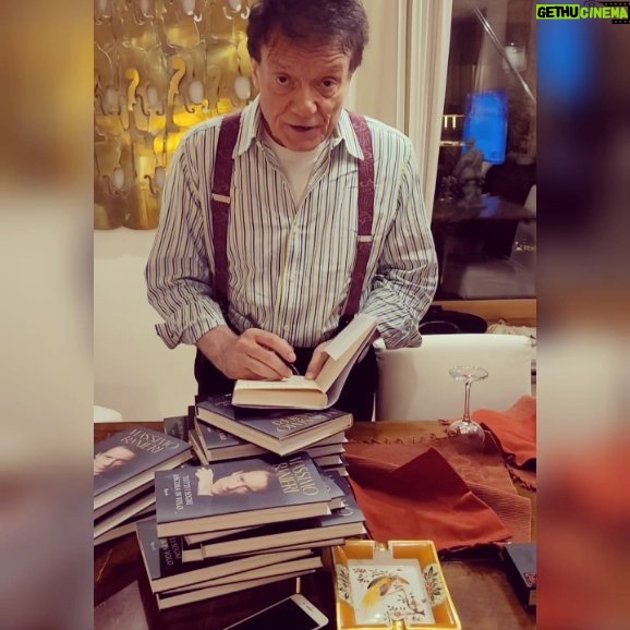 Massimo Ranieri - 4K Likes - Cari amici e amiche di Napoli purtroppo per via del tour al momento non riesco a fare una presentazione del libro a Napoli, ma non potevo assolutamente non pensare a voi ed ĆØ per questo che potrete trovare dal 23 novembre nelle librerieĀ Mondadori Mooks al Vomero in Via Luca Giordano e al Mondadori Megastore del Centro Commerciale Campania a MarcianiseĀ le copie del mio libro autografate in attesa di vederci dal vivoĀ a maggio al Teatro Diana. Vi abbraccio tutti col ā”!
@rizzolilibri
@mooks_mondadori
@mondadoristore
@mondadori_megastore_marcianise