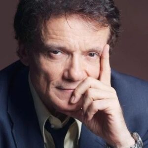 Massimo Ranieri Instagram - Dopo i fumi del dolore al braccio e alla costola rotta, sono qui per ringraziare la Direzione Generale del Cardarelli, tutti gli infermieri, i barellieri, dottori e i primari per essermi stati vicino con tutta la loro grande professionalità, affetto, dedizione e per il grande lavoro che svolgono quotidianamente con tutti i pazienti. Grazie ancora dal profondo del mio cuore. ❤