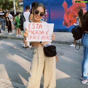 Mastiksoul Instagram - Entretanto Anitta descobre que o Hit dos festivais em Portugal é do Mastik 😅
@umberto_tavares vamos fazer uma remix com @anitta ?
.
.
.
.
#mastiksoul #anitta #estamerdaéqueéboa