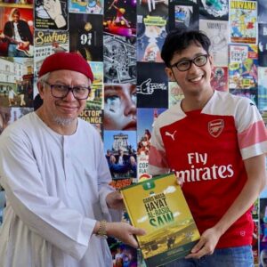Mat Luthfi Instagram - Tengok muka pun tau @drzulkifli.albakri tak sabaq nak tengok saya baca part Gua Hira’ kannn hmm 🥲