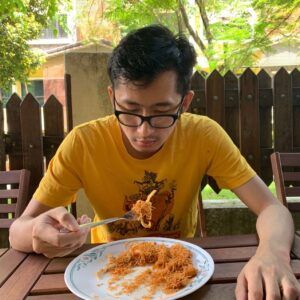 Mat Luthfi Instagram - Cara-cara masak bihun goreng:
1. Rendam bihun putih dalam air.
2. Tumis bawang.
3. Masukkan cili boh.
4. Masukkan lauk.
5. Masukkan bihun.
6. Gaul.
7. Sedih. Sebab rasa dia still macam step nombor 1.