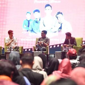 Mat Luthfi Instagram - Berkongsi pengalaman membangunkan platform personal @matluthfi90 dan platform company @mlstudiosmy. Terima kasih @finasmalaysia di atas jemputan dan gambar. Turut menjadi panel ialah @mrkokom, @ariffbahran dan @sofyank96.

So sekarang saya dah sama level dengan Will Smith la kan? 😂