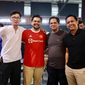 Mat Luthfi Instagram - First time mai @homebois__ Pitstop. Makan nasi lemak sambal sotong sambil tengok @radzitajuddin dengan @nazir.razak belasah FIFA @daddyhood___ dengan @solozsoloz (yang sekarang duoz sebab dah kahwin) 🎮⚽️