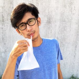 Mat Luthfi Instagram - Malaih dah aku hari-hari ngadap video serius. Harini aku nak upload gambaq aku minum ayaq kelapa dekat Penang. Hmm lapaq pulak ayaq kelapa sejuk malam-malam ni aduuuu.