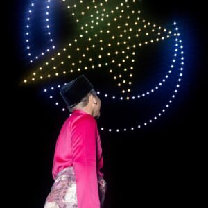 Mat Luthfi Instagram - I would’ve used green screen instead and use the money to hire Bossku to parachute from the top of KL Tower, wearing BB Baju Melayu while shouting BBB - Baru Bulan Bintanggg! 🪂🌜⭐️