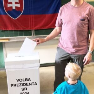 Matej Cifra Instagram - Škoda, že z týchto prezidentských volieb nebudem mať boomerang. 🤣 

Ale verím, že z nich o pár hodín budem mať fakt dobrý pocit. Volil som @ivankorcok 🤓🤞🏼🗳️🇸🇰 pretože aj on chce mier a pokoj. Ozajstný.

#nikdynehovoržemášzlýdeň #snívajzabdela #vašelajkysúmojekrídla #presidential #election