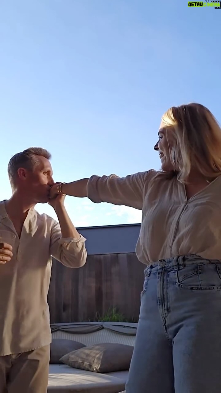 Matej Cifra - 21.7K Likes - Nech sa v našich kariérach deje čokoľvek, napokon najviac záleží na tom, že máme jeden druhého. Ďakujeme vám všetkým za úžasnú podporu počas posledných týždňov a veríme, že v sobotu prídete voliť.