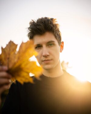 Mateusz Ciawłowski Instagram - tylko pomarańczowe emotki 🍁