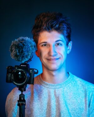 Mateusz Ciawłowski Instagram - no bo ja lubię bordowy kolor 🍷

poznajcie moje nowe zdjęcia profilowe na oba kanały: GŁÓWNY i VLOGOWY - zaczynam publikować więcej filmów, więc szybko się przyzwyczaicie 💫

ps zasubskrybujcie sobie i uderzcie w dzwon 🛎️