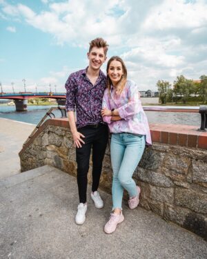 Mateusz Ciawłowski Instagram - Oprowadzimy Was z Olą po Gorzowie jak nikt inny! 🏙DZISIAJ / EskaTV / 17:00 🤟🏼 #stadjestem #miejskalista @eska_tv @gorzow_wlkp