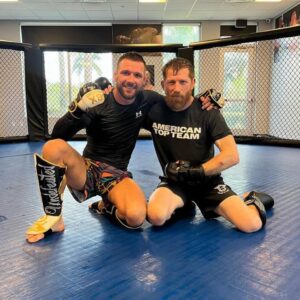 Mateusz Gamrot Instagram - Zawsze kiedy wracam do ATT, Mike zaskakuje mnie nowymi rzeczami do pracy! Nauka nigdy się nie kończy i to jest najpiękniejsze w sporcie ! 🔥 cieszę się być tutaj - 6 tygodni do show w Miami 🥷🇵🇱 #ufc299 
———-
If you want to be the best, you have to train with the best 🔥 Coach @mikebrownmma is definitely one of them! every time I come back to @americantopteam , he always has new things to work on 🧨 I’m glad to be here - 6 weeks until ufc299 in miami 🥷 let’s go !
