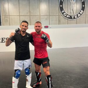 Mateusz Gamrot Instagram - It’s good to see you again on the mat, my friend! Great rounds! Let’s go 🔥