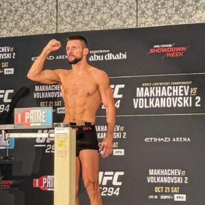 Mateusz Gamrot Instagram - 70.3 limit mistrzowski zrobiony! Tym razem jak zawodnik rezerwowy w walce o tytuł ale jeszcze chwila i jako pełnoprawny! Krok za nimi! 🔥
———
155 lbs championship weight done! this time as a backup fighter in a championship fight but I'm looking forward to the future 🥷🇵🇱 
I love being on UFC and I can't wait for the next challenge! 🔥