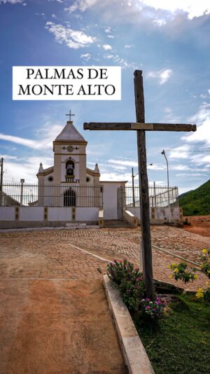 Matheus Boa Sorte Instagram - Você sabia que Palmas de Monte Alto é uma das cidades mais antigas da Bahia? 
-
Localizada no sudoeste baiano, a 720 km da capital, Salvador, o município se destaca por sua história secular, suas tradições fortes e vibrantes, e pelo encontro dos biomas Cerrado e Caatinga, tão presentes nas paisagens do Parque Estadual Serra dos Montes Altos.
-
#PalmasdeMonteAlto #Bahia #PalmasdeMonteAltoBA #SerraDosMontesAltos #MatheusBoaSorte #BoaSorteViajante #Turismo #Paisagens