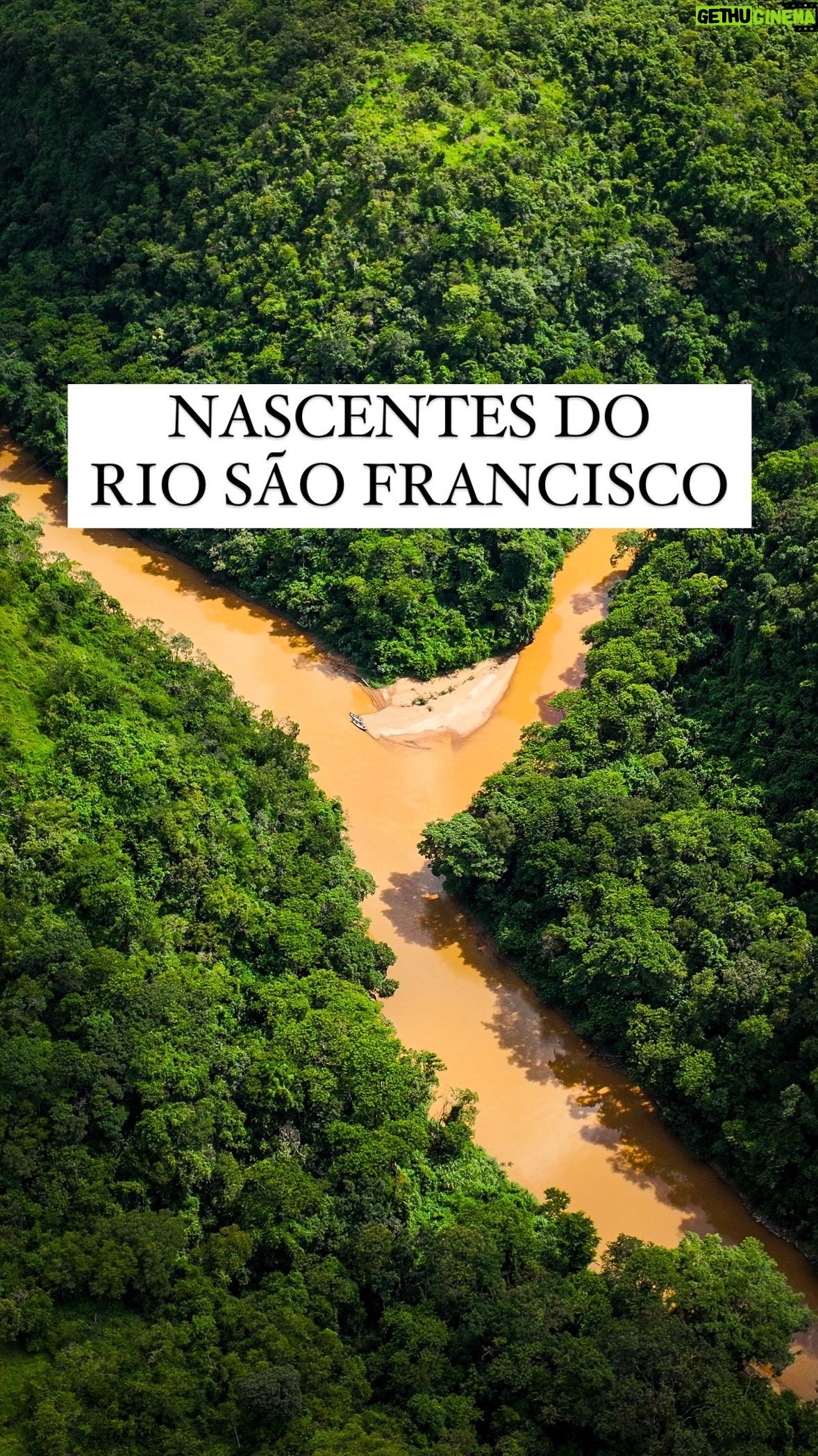 Matheus Boa Sorte - 11.6K Likes - Dotada de uma natureza singular, a Serra da Canastra, em Minas Gerais, é considerada uma "caixa d'água natural", por conta de suas muitas nascentes.
-
A mais famosa delas é a do Rio São Francisco, em São Roque de Minas, conhecida por ser a "nascente histórica do Velho Chico".
-
A grande questão é que, no começo dos anos 2000, uma pesquisa descobriu algo que mudou a forma de enxergar o nascimento do Rio. Na verdade, segundo o levantamento, a nascente geográfica do São Francisco fica em Medeiros, outro município da região.
-
Nossa equipe viajou até lá e conta essa história em detalhes para você.
-
#SerraDaCanastra #MinasGerais #MG #SerraDaCanastraMG #MatheusBoaSorte #BoaSorteViajante #SãoRoqueDeMinas #VelhoChico #SãoFrancisco #Sudoeste #SaoFrancisco #BoaSorteViajante