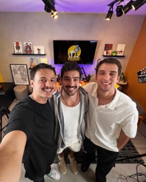 Matheus Costa Instagram - ESTAMOS AO VIVO COM @maatheuscosta 🎬🖤💛

Vem com a gente pra mais um #Clacast!