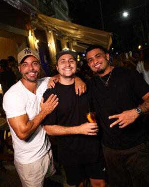 Matheus Crivella Instagram - ESTAMOS ABERTOS!

Passando pra agradecer a todos que passaram e prestigiaram nosso @barraizrio esse FDS, muito OBRIGADO!

Nosso sonho se tornou realidade e o novo point do Leblon nasceu, venham conhecer e sentir um gostinho da nossa vibe de Caraiva!

Obrigado senhor por mais uma conquista, agora é hr de trabalhar e fazer dar certo! 🙏🏻