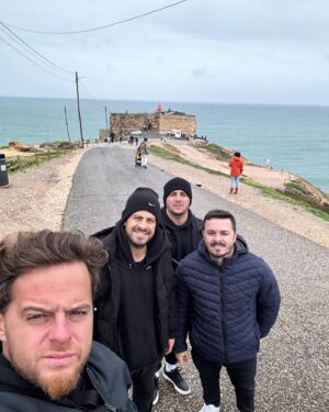 Matheus Crivella Instagram - Lugar das maiores ondas do mundo, máximo respeito! 🌊