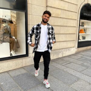 Mathias Lammari Instagram - Je sais même plus qui elle aime...
Mon compte en banque ou mon cœur?
🖤