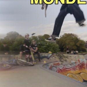 Mathieu Cyr Instagram - PUNKS NOT DEAD! Cette semaine à Skate le monde, on est en ANGLETERRE. Un pays avec plus  1600 skateparks, une scène en feu, du talent qui ressort par les oreilles et un drapeau qui me sort des fesses.😳🤣 Pour comprendre, faut voir l'épisode! En diffusion toute la semaine sur TV5 et disponible au www TV5.ca 
.
Bonne écoute! 
#skatelemonde #Tv5